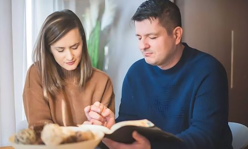 O perdão no matrimônio fortalece seu casamento católico / Foto: Shutterstock